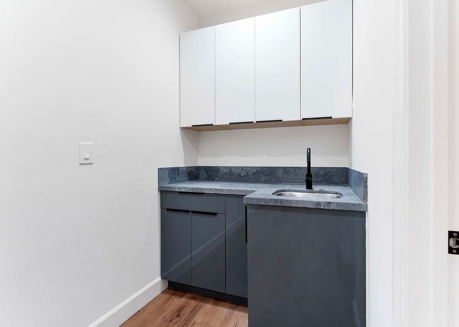 Los Angeles Townhome: 4559 W 18th St