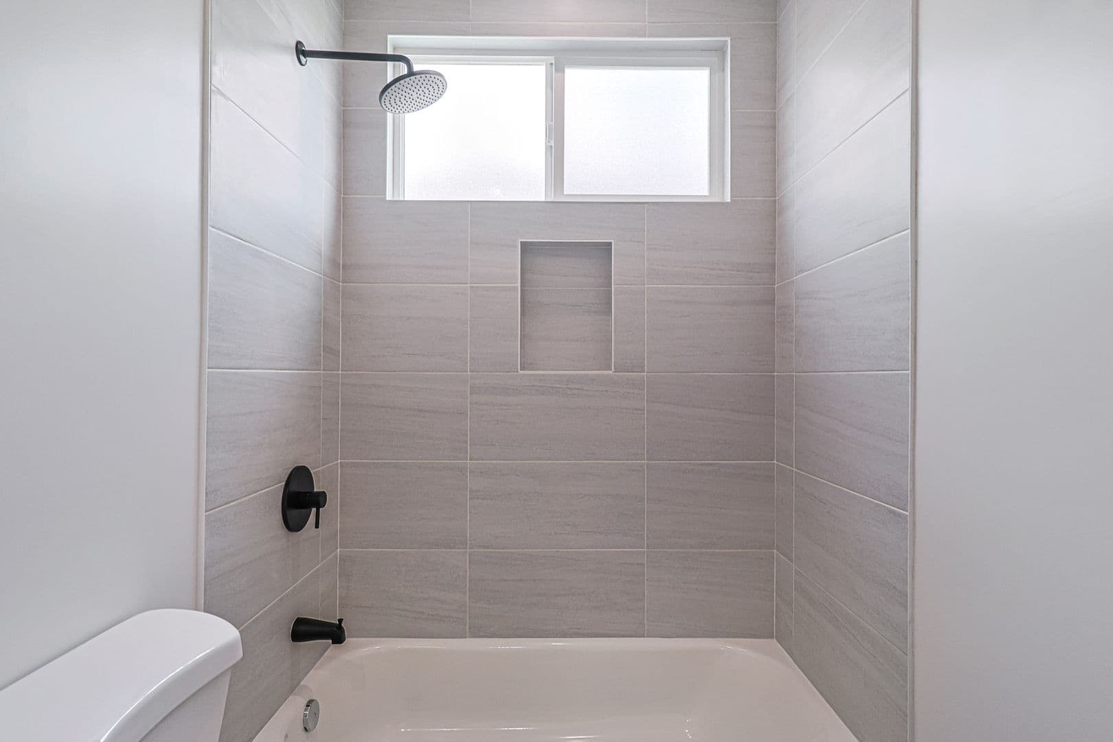 Los Angeles Apartment: 161 S Hoover St