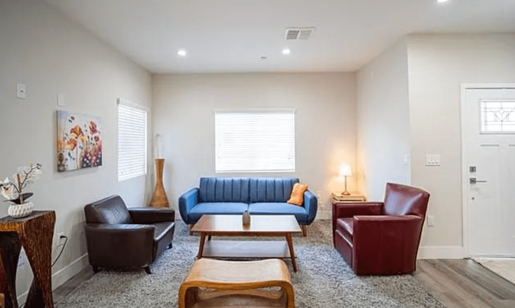 North Hollywood Apartment: 6841 Radford Ave