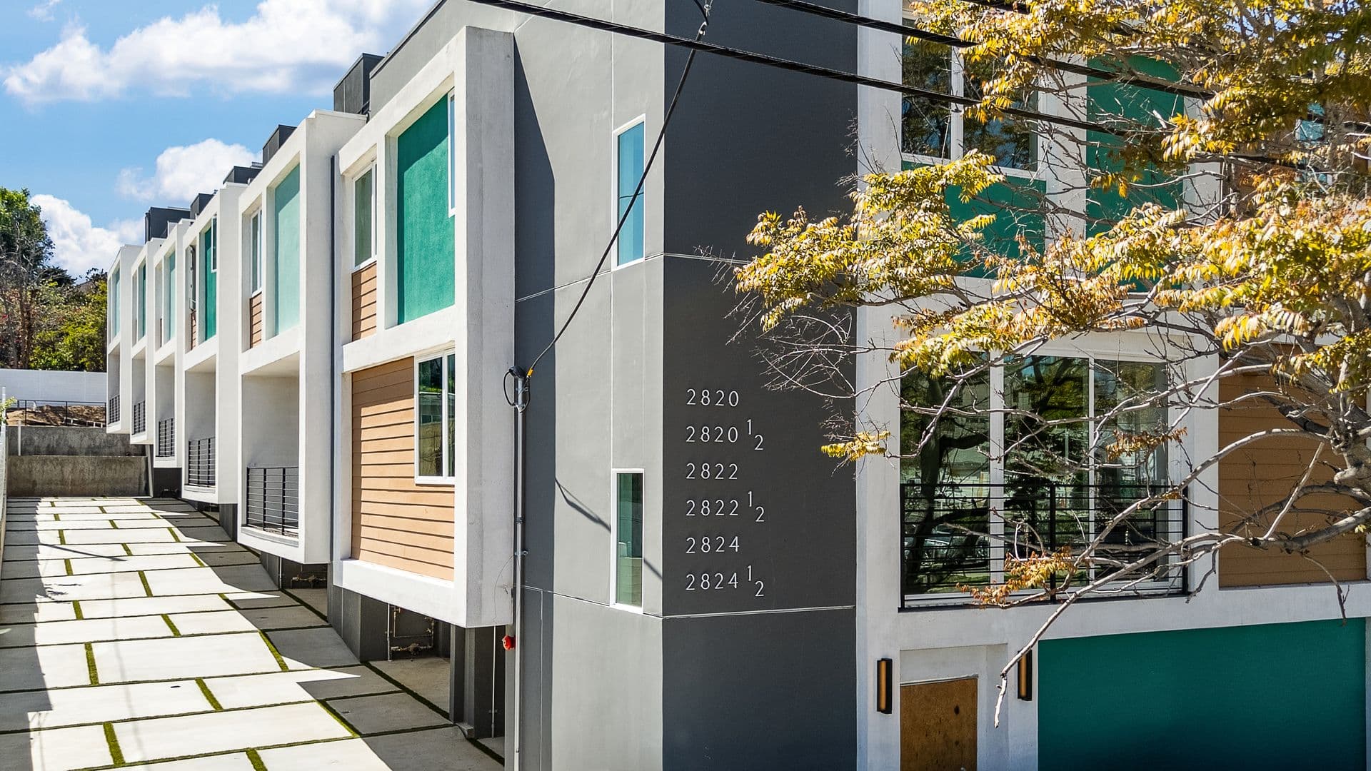 Los Angeles Apartment: 2820 Rowena Ave