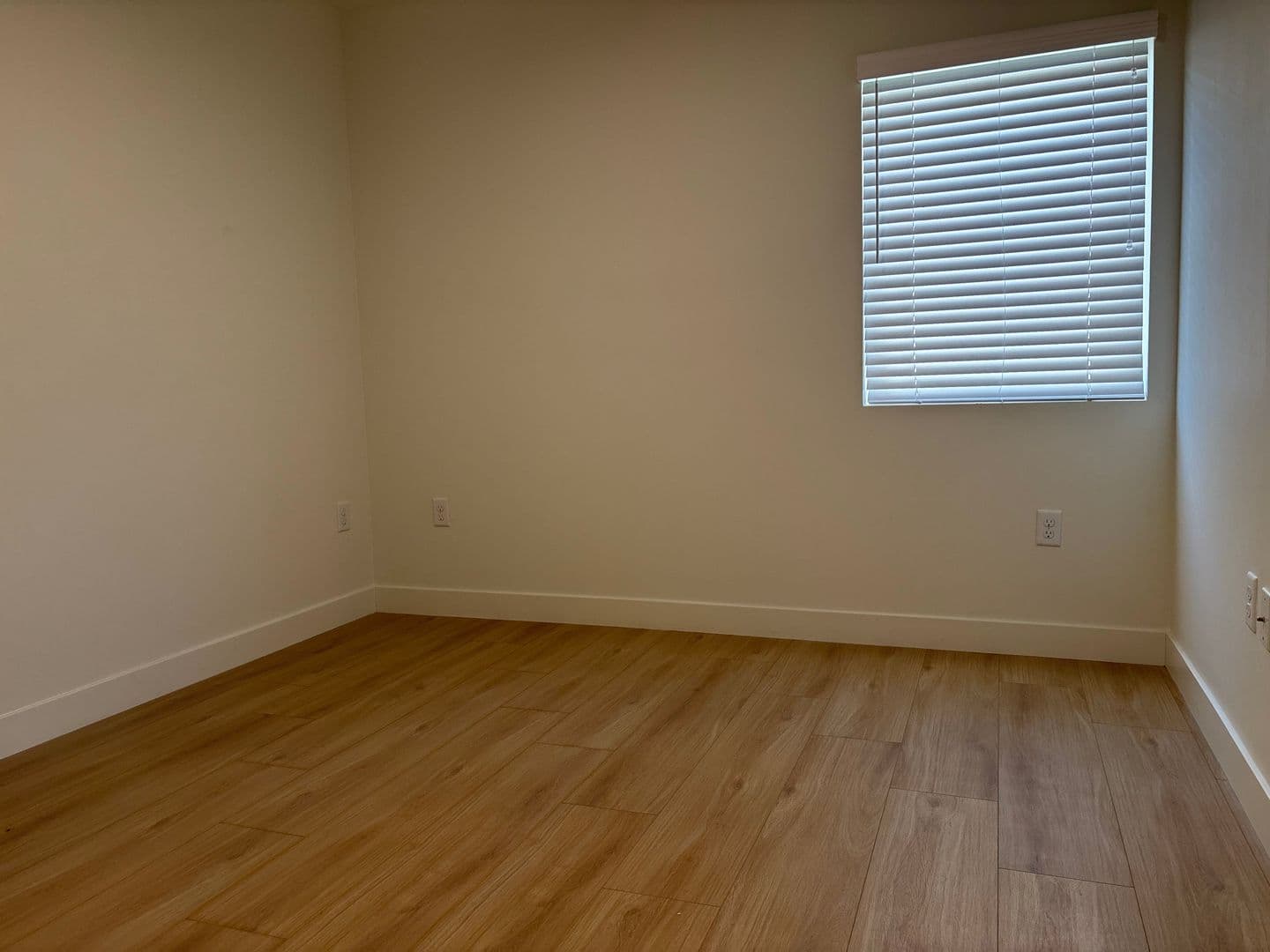 Sun Valley House: 11246 Lull Street