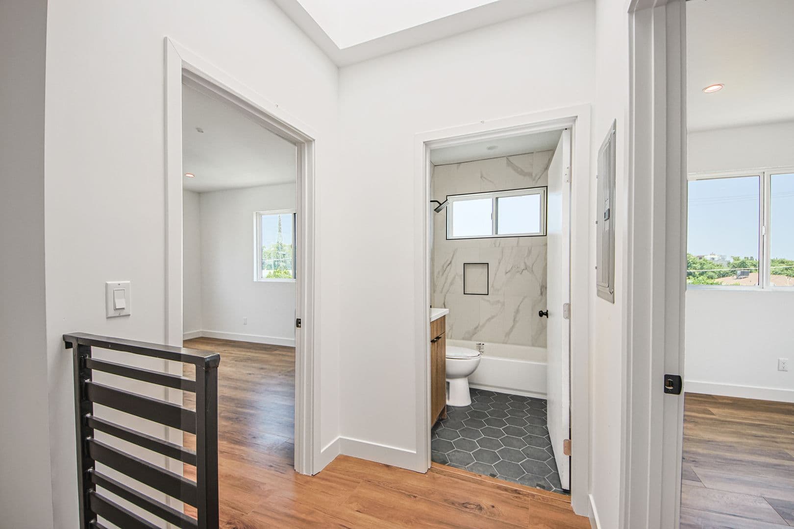 North Hollywood Apartment: 6455 Troost Ave