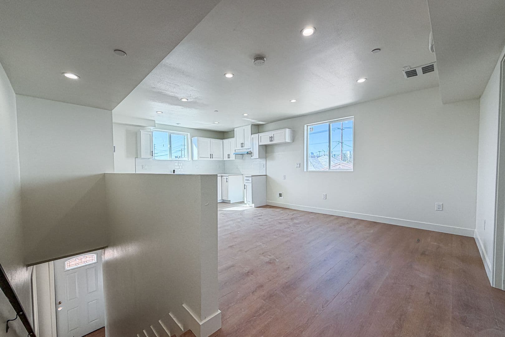 Los Angeles Apartment: 423 E 31st St