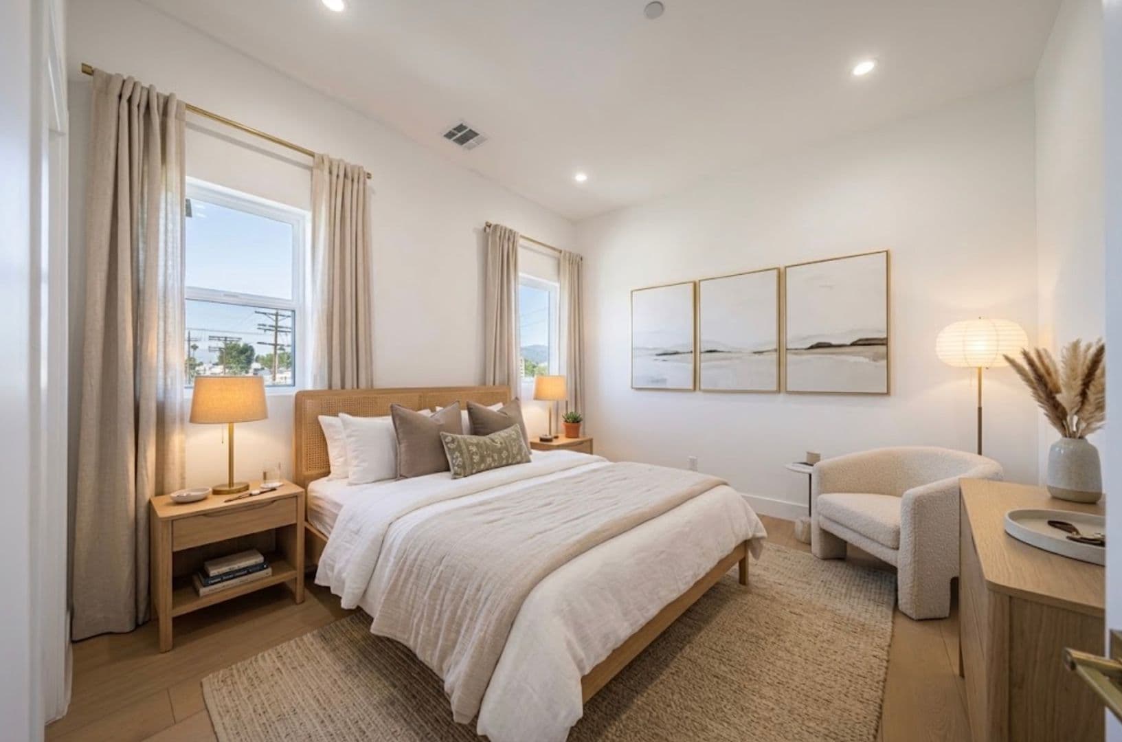 Sherman Oaks Apartment: 5931 Woodman Ave