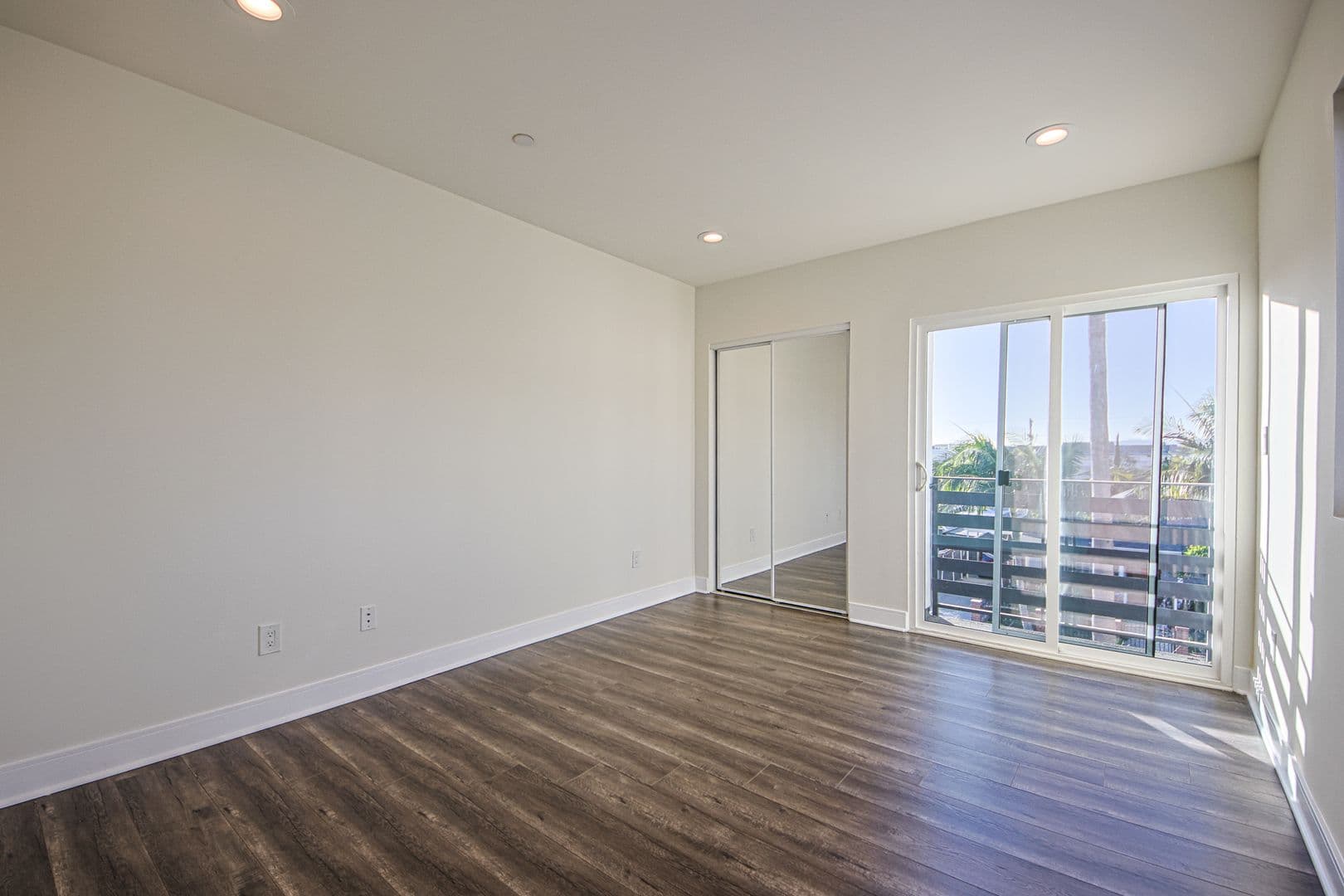 Los Angeles Apartment: 620 N Serrano Ave
