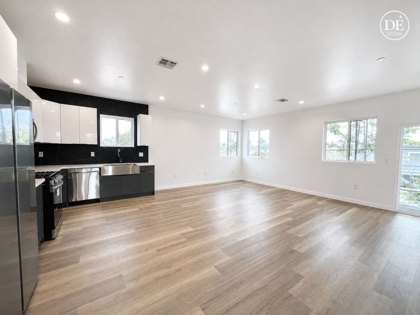 Los Angeles Apartment: 5526 Blackwelder St