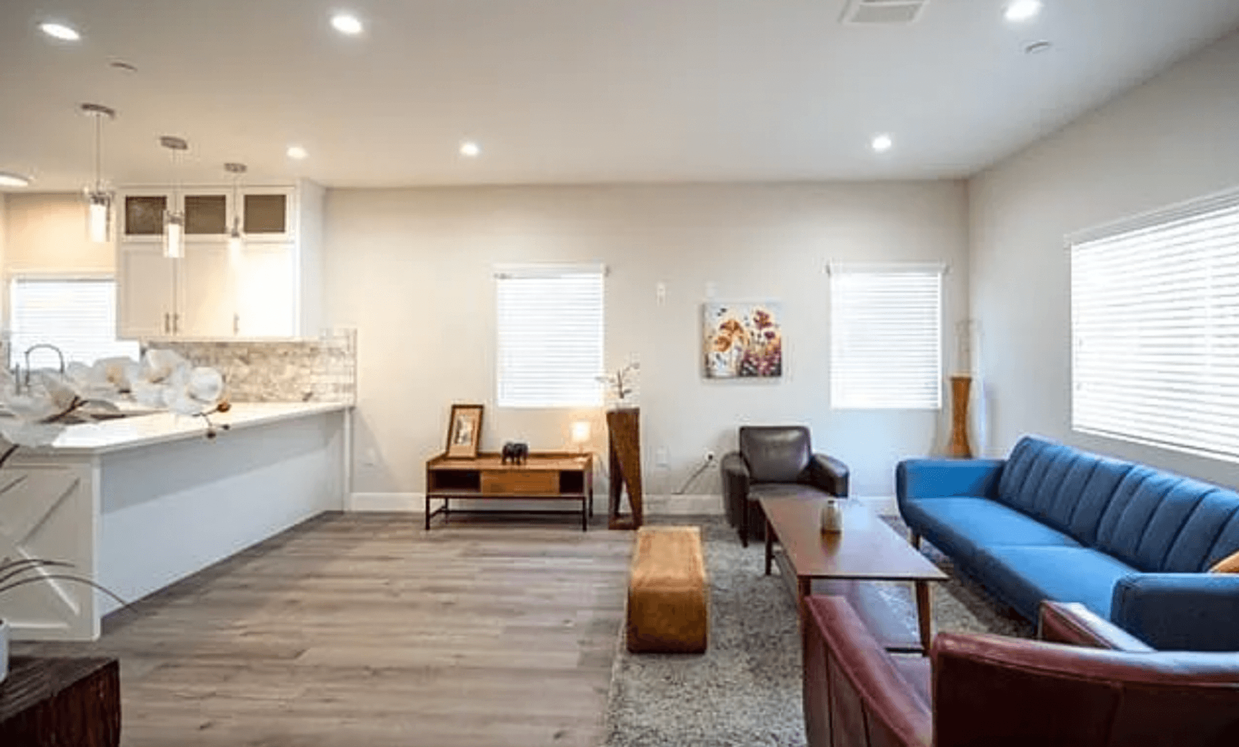 North Hollywood Apartment: 6841 Radford Ave