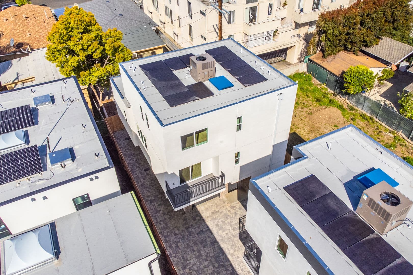 Los Angeles Apartment: 1227 N June St