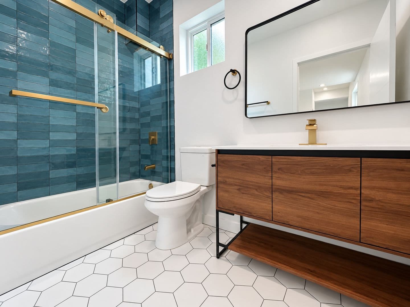 Los Angeles Apartment: 5526 Blackwelder St