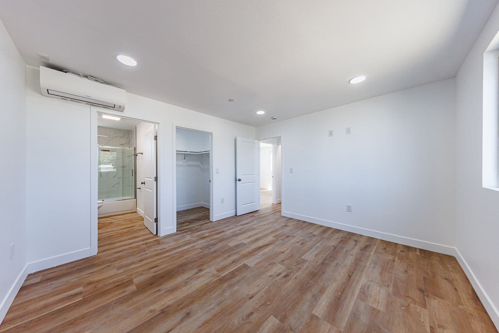 Los Angeles Townhome: 5327 Geer St