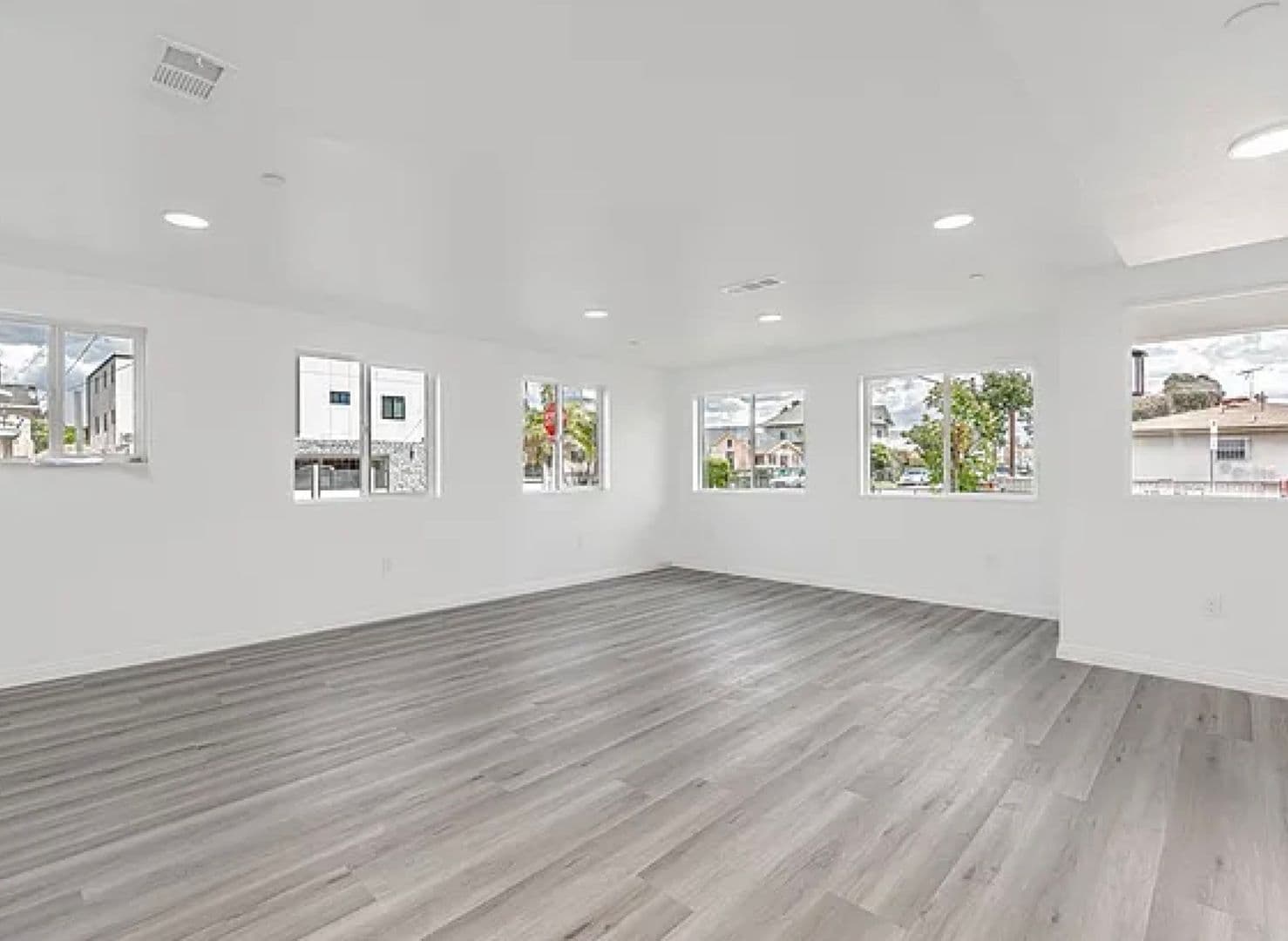 Los Angeles Apartment: 3653 Halldale Ave
