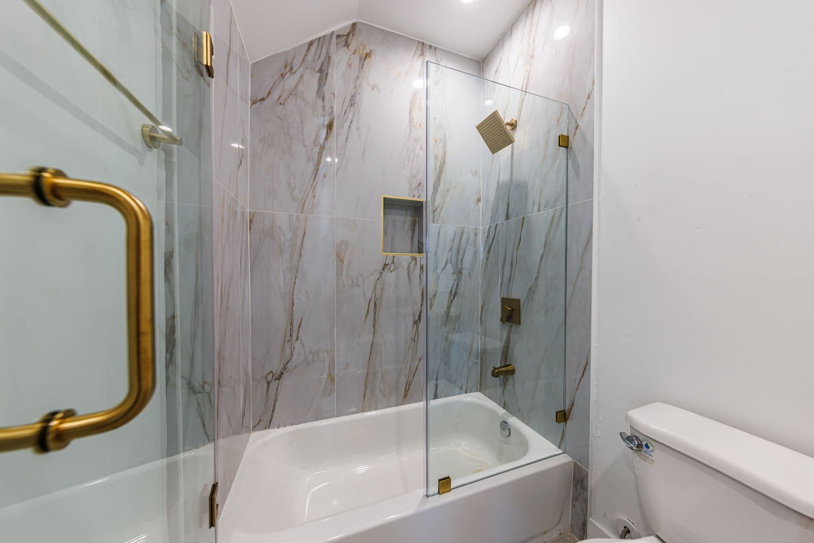 Sherman Oaks Apartment: 5931 Woodman Ave