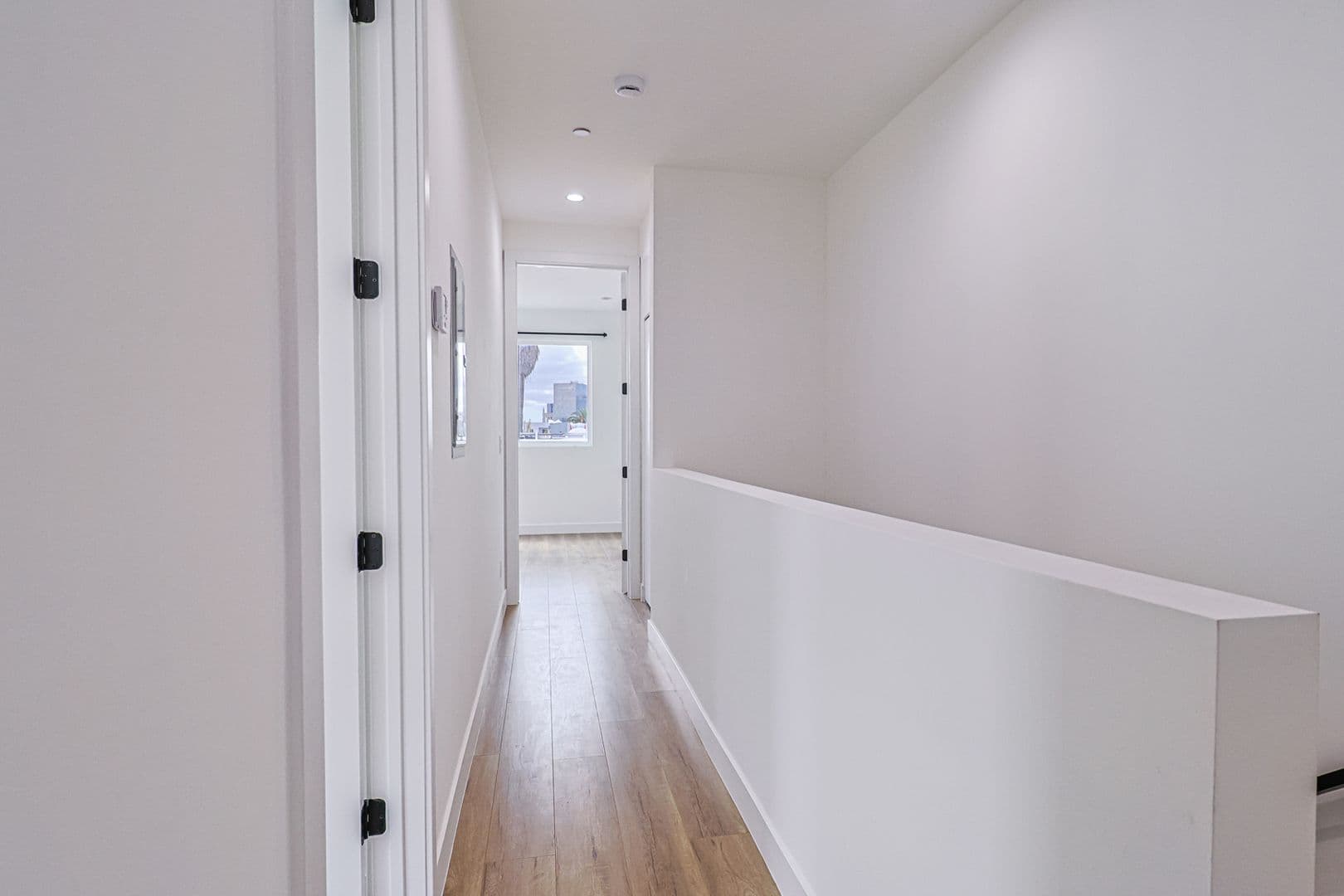 Los Angeles Apartment: 161 S Hoover St