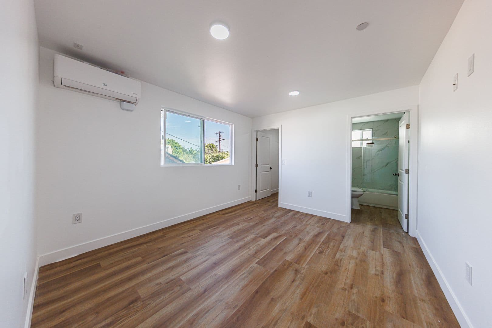 Los Angeles Townhome: 5327 Geer St