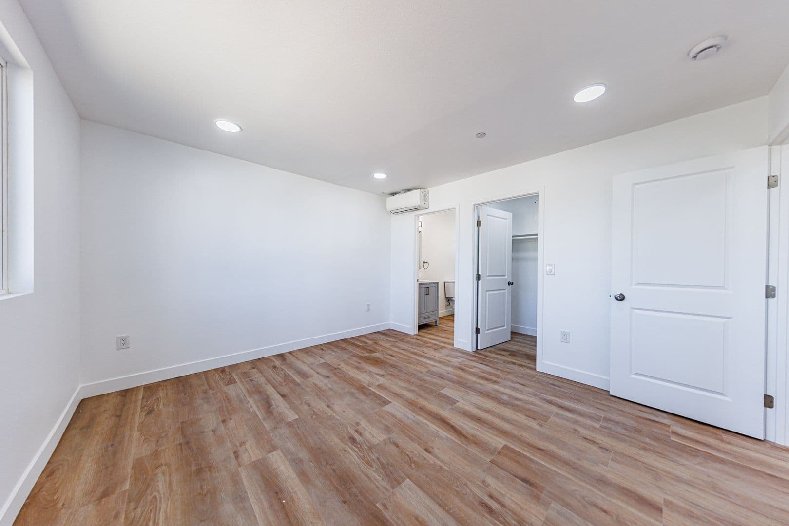 Los Angeles Townhome: 5327 Geer St