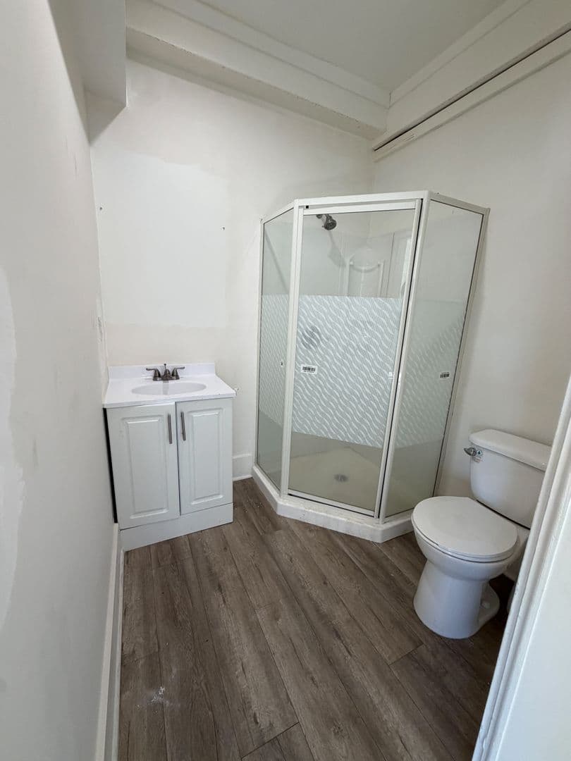 Los Angeles Apartment: 1112 Browning Blvd