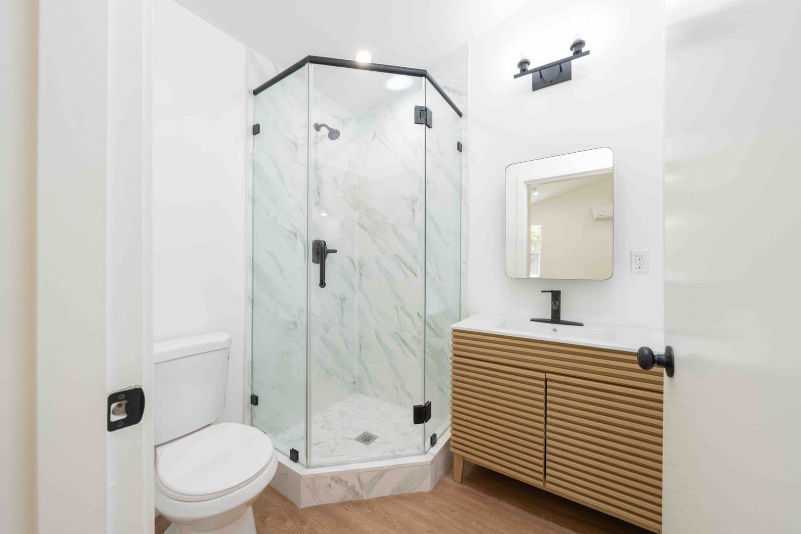 Los Angeles Apartment: 459 S. Van Ness Ave