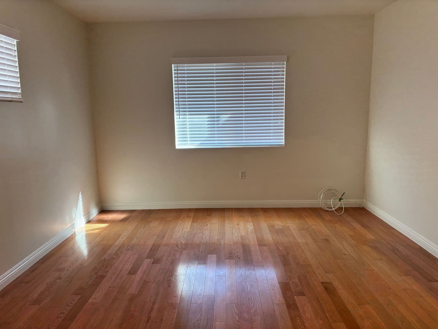 Sun Valley House: 11248 Lull Street