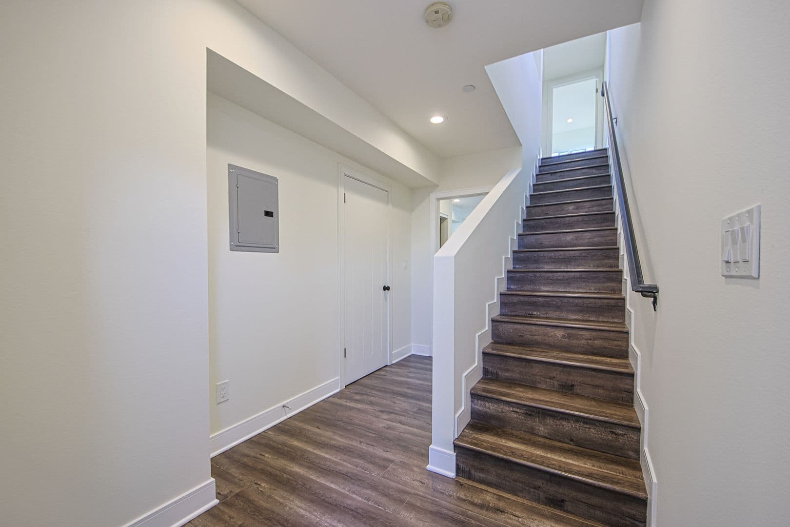 Los Angeles Apartment: 620 N Serrano Ave
