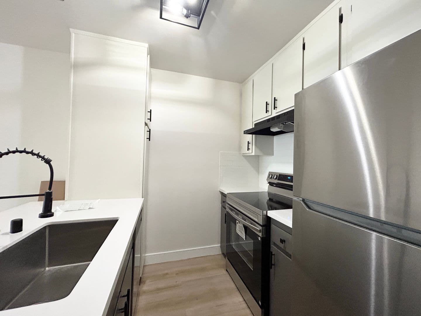 Los Angeles Apartment: 3346 S Canfield Ave
