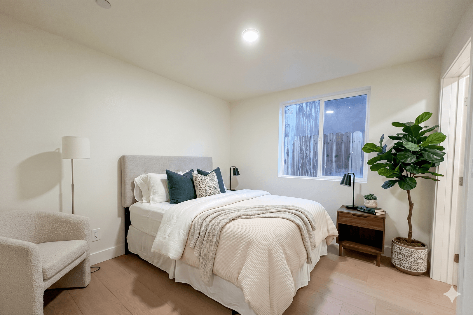 Los Angeles Apartment: 2118 E 92nd St
