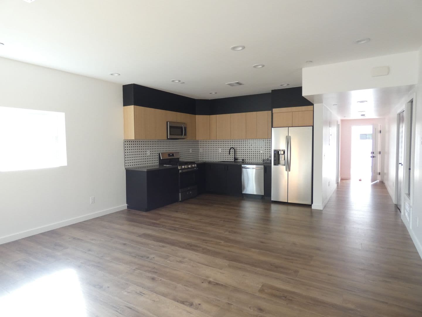 North Hollywood Apartment: 6034 Craner Ave