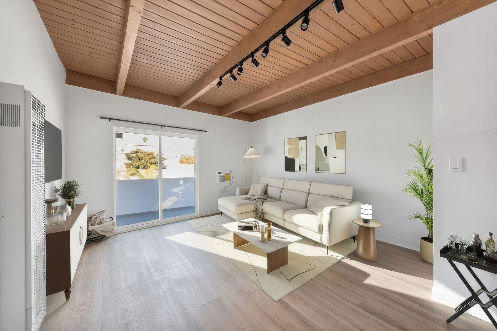 Los Angeles Apartment: 12121 Washington Pl