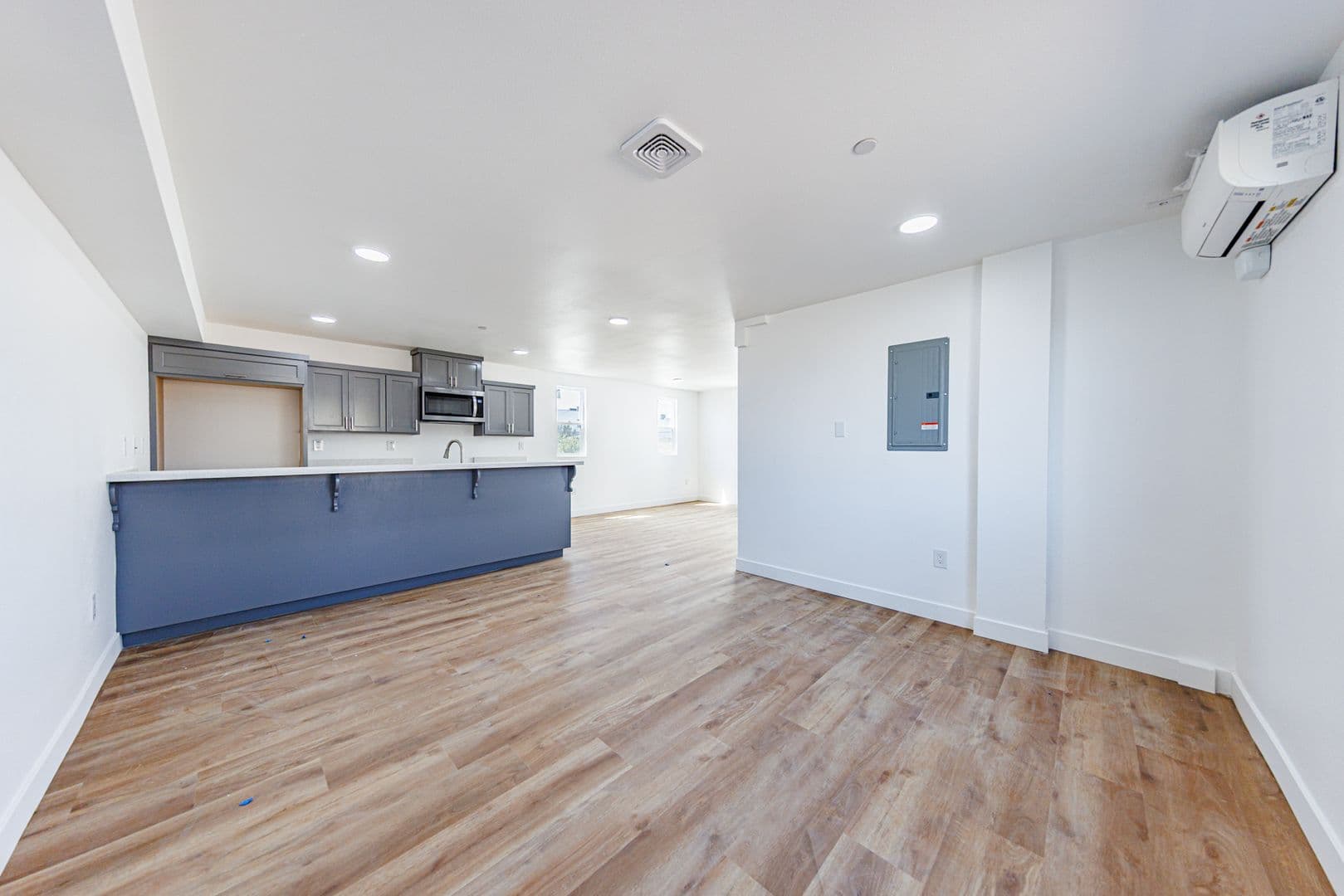Los Angeles Townhome: 5327 Geer St