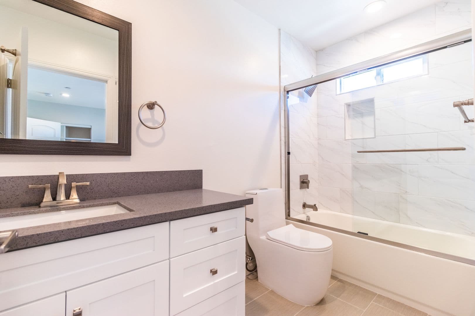 Los Angeles Apartment: 1737 S Longwood Ave