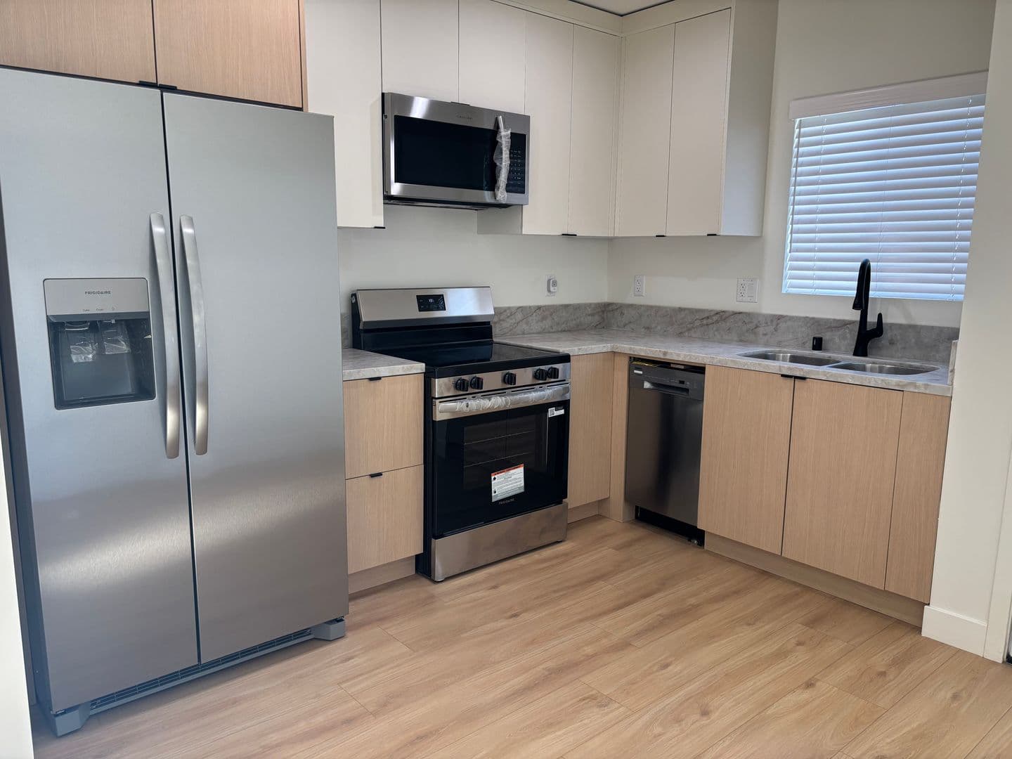 Sun Valley House: 11246 Lull Street