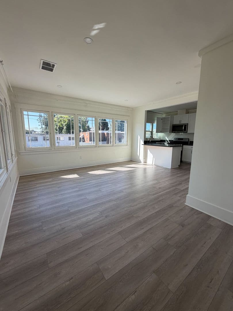 Los Angeles Apartment: 1112 Browning Blvd