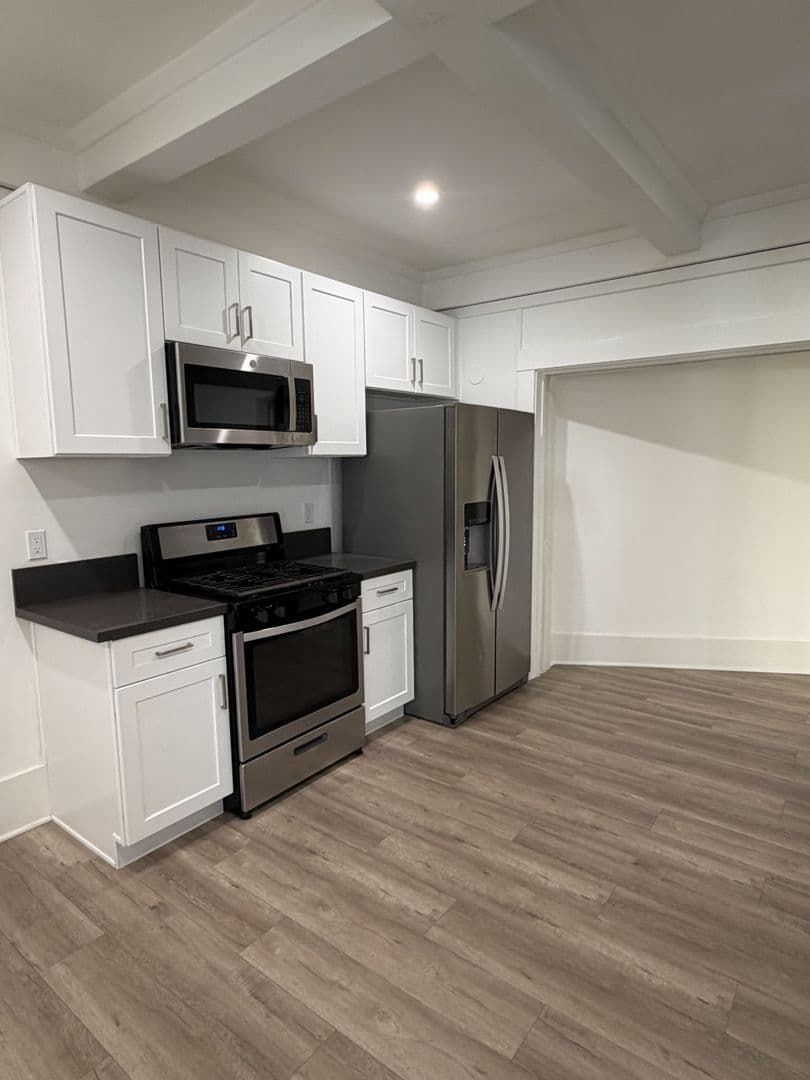 Los Angeles Apartment: 1112 Browning Blvd