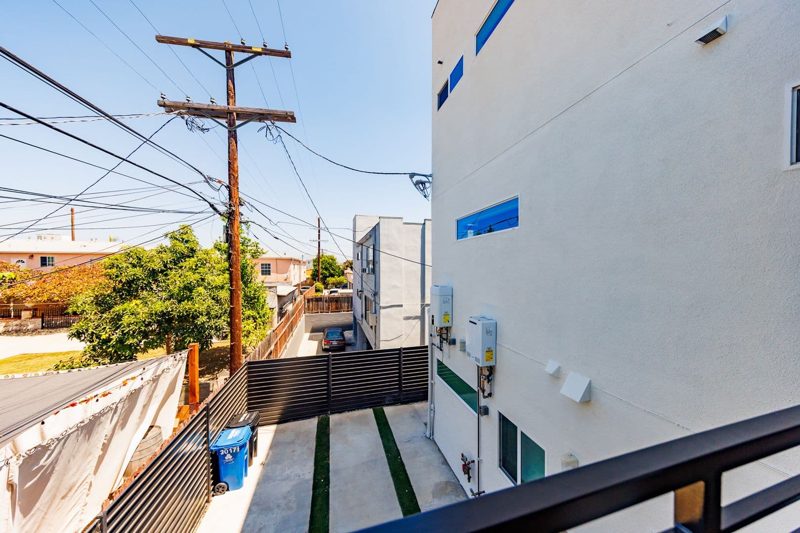 Los Angeles Apartment: 3015 Alsace Ave