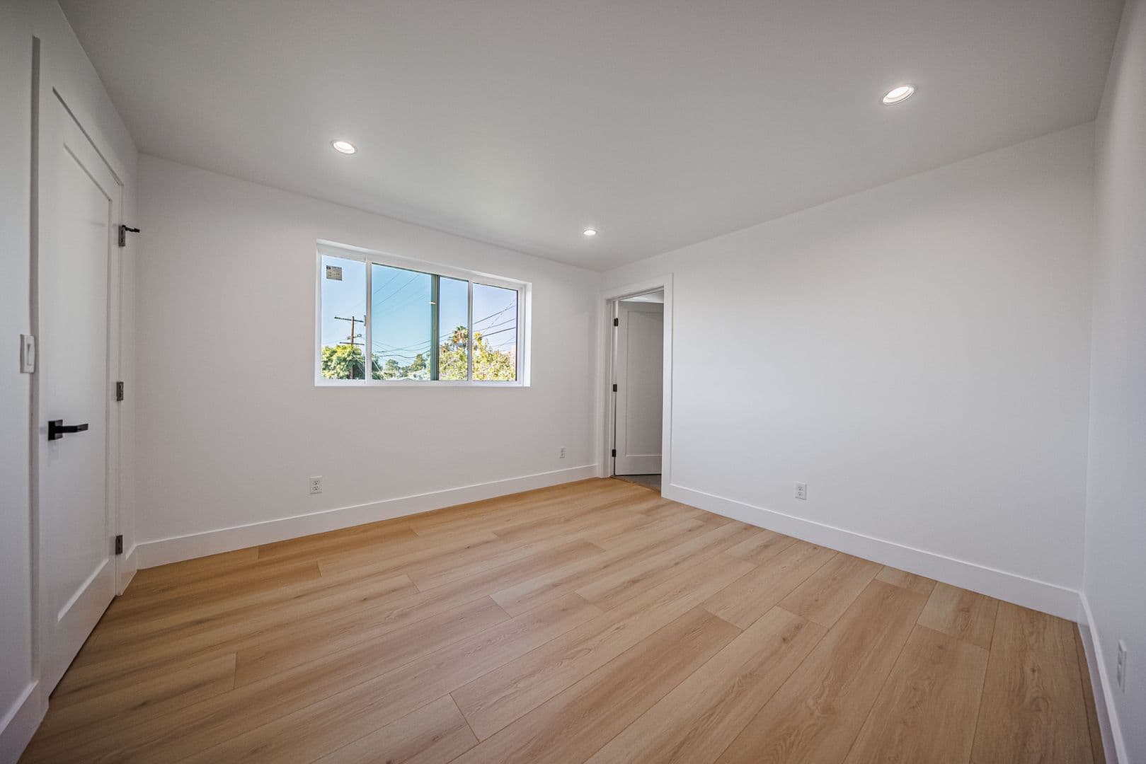 Los Angeles, CA Apartment: 2938 S. Sycamore Ave