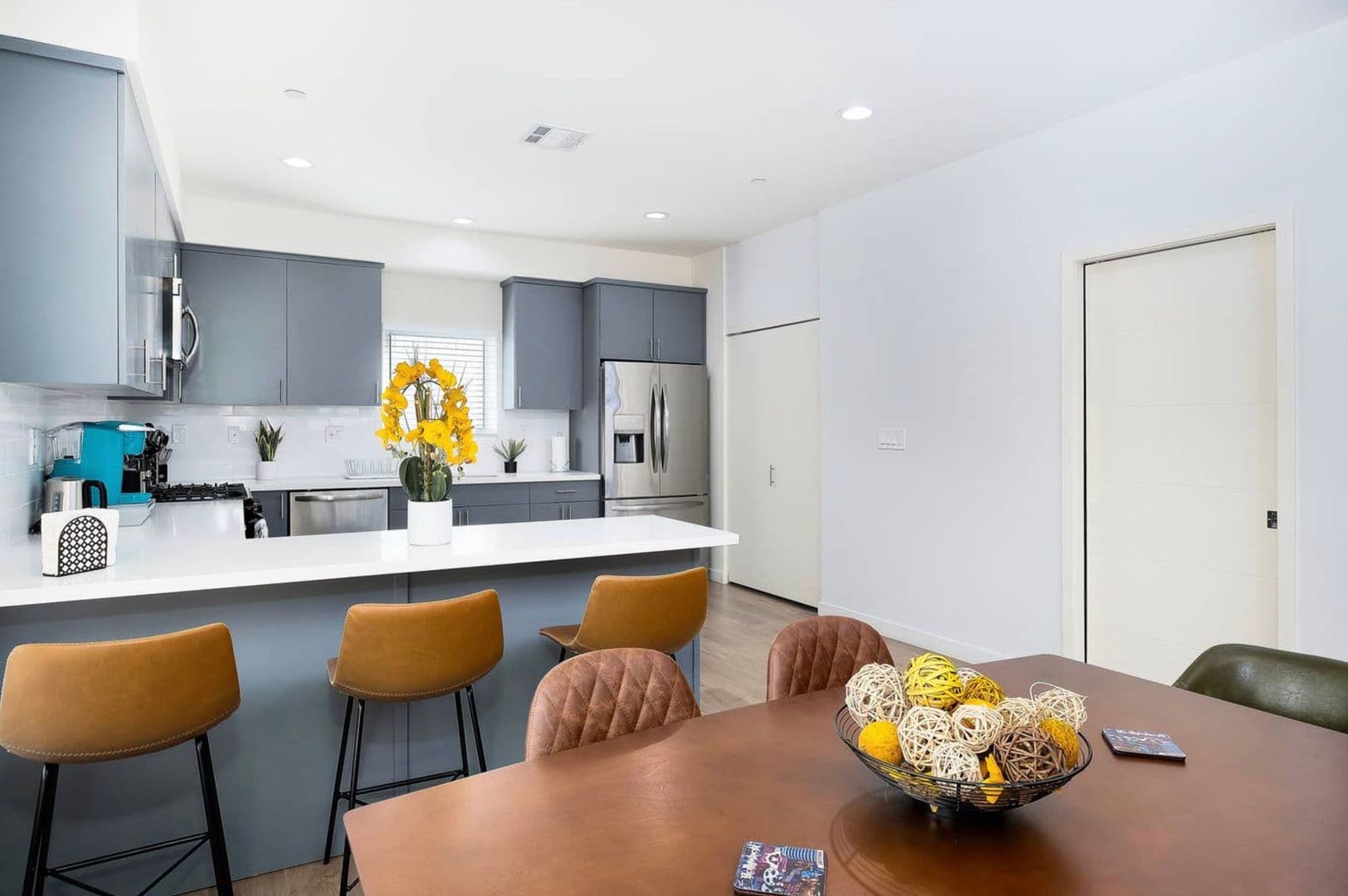 Hollywood Apartment: 6650 Leland Way