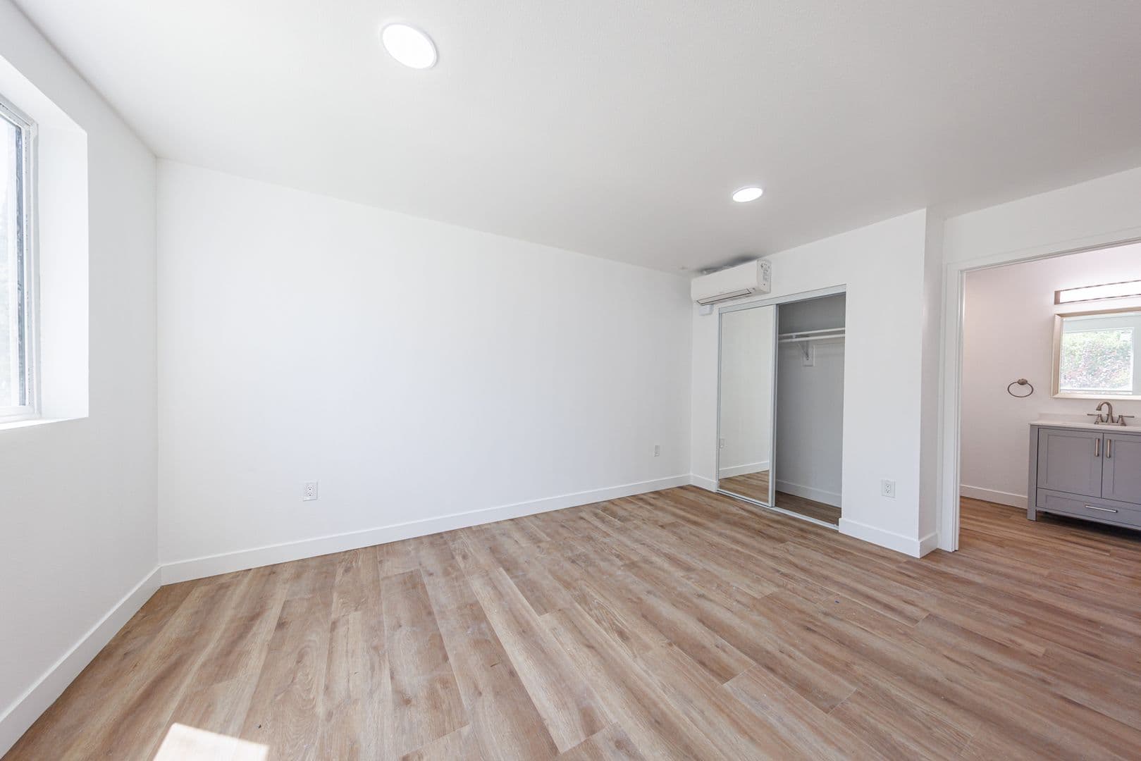 Los Angeles Townhome: 5327 Geer St