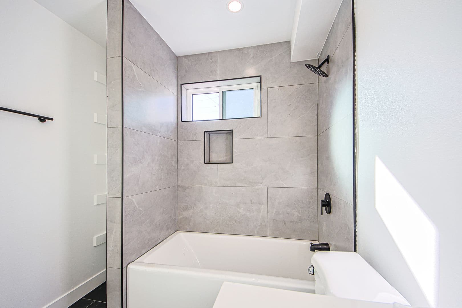 North Hollywood Apartment: 5709 Auckland Avenue