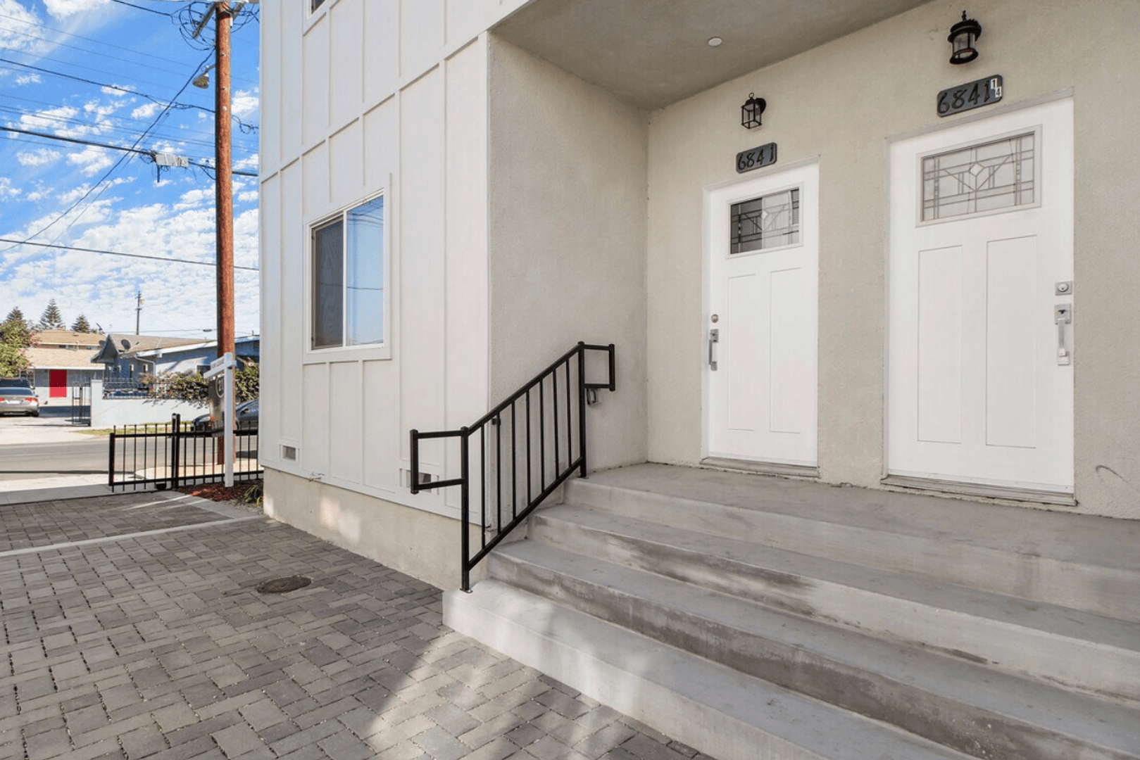 North Hollywood Apartment: 6841 Radford Ave