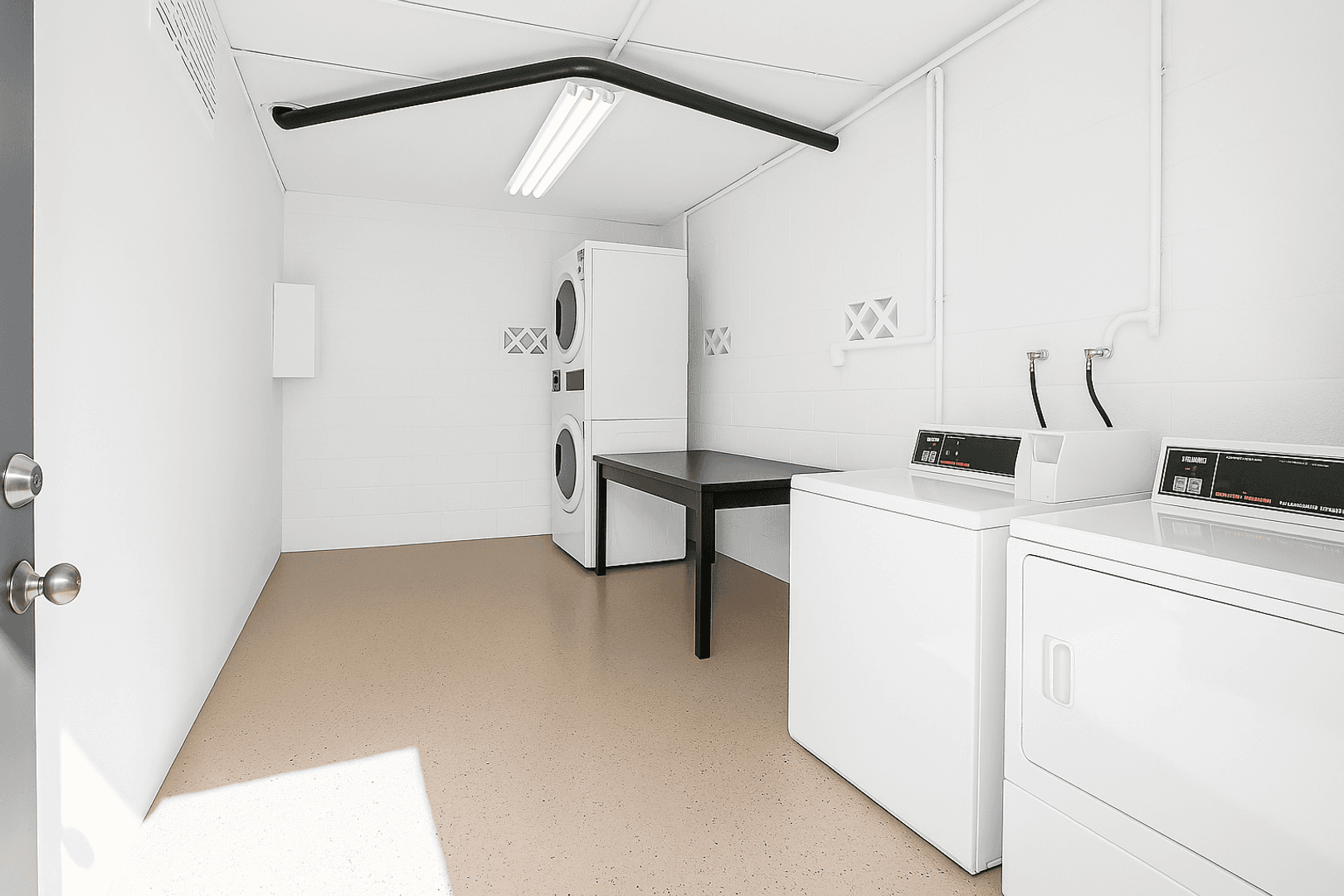 Hawthorne Apartment: 14112 Yukon Ave