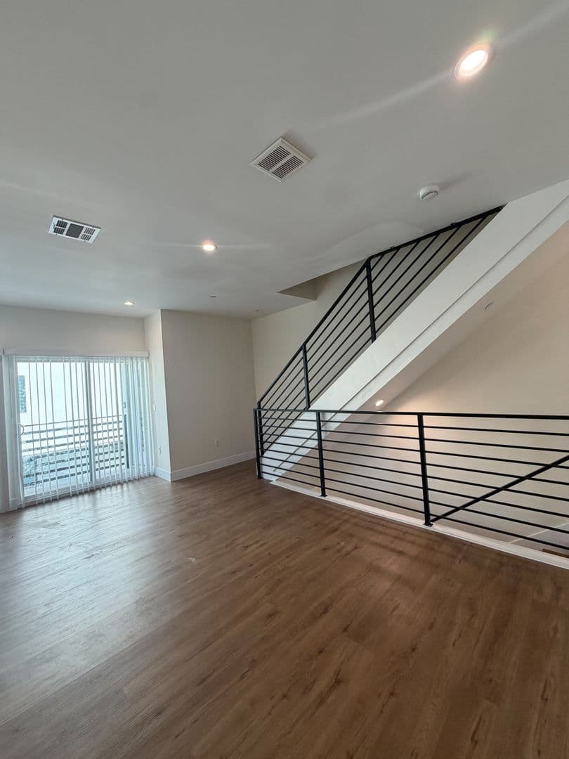 Los Angeles Apartment: 4512 St. Elmo Dr
