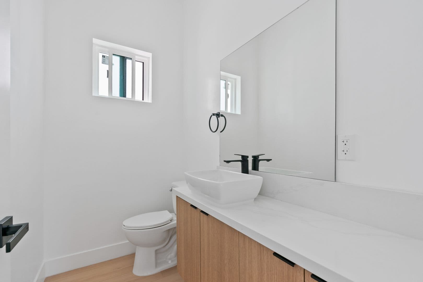 Los Angeles Townhome: 2637 S Garth Ave