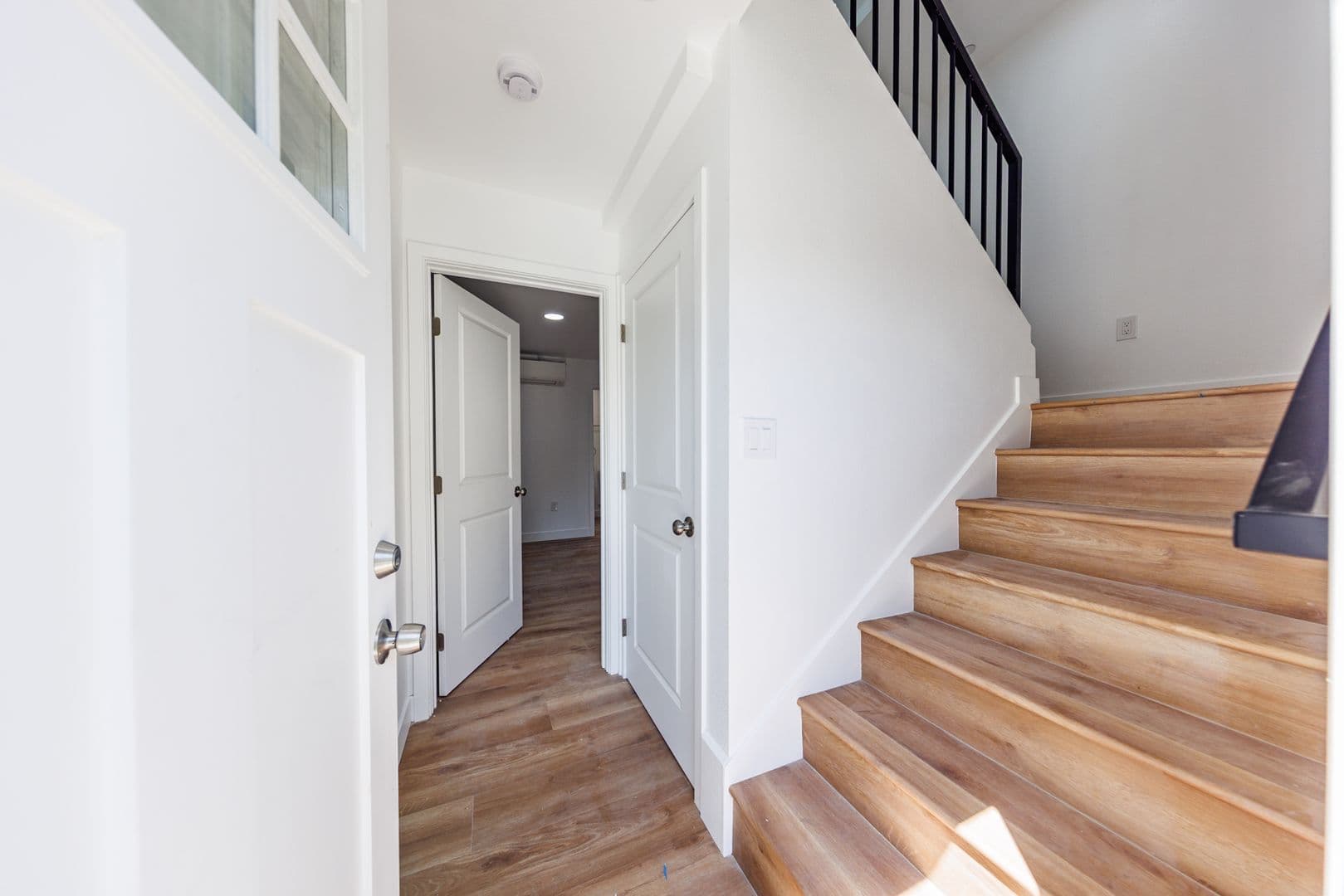 Los Angeles Townhome: 5327 Geer St