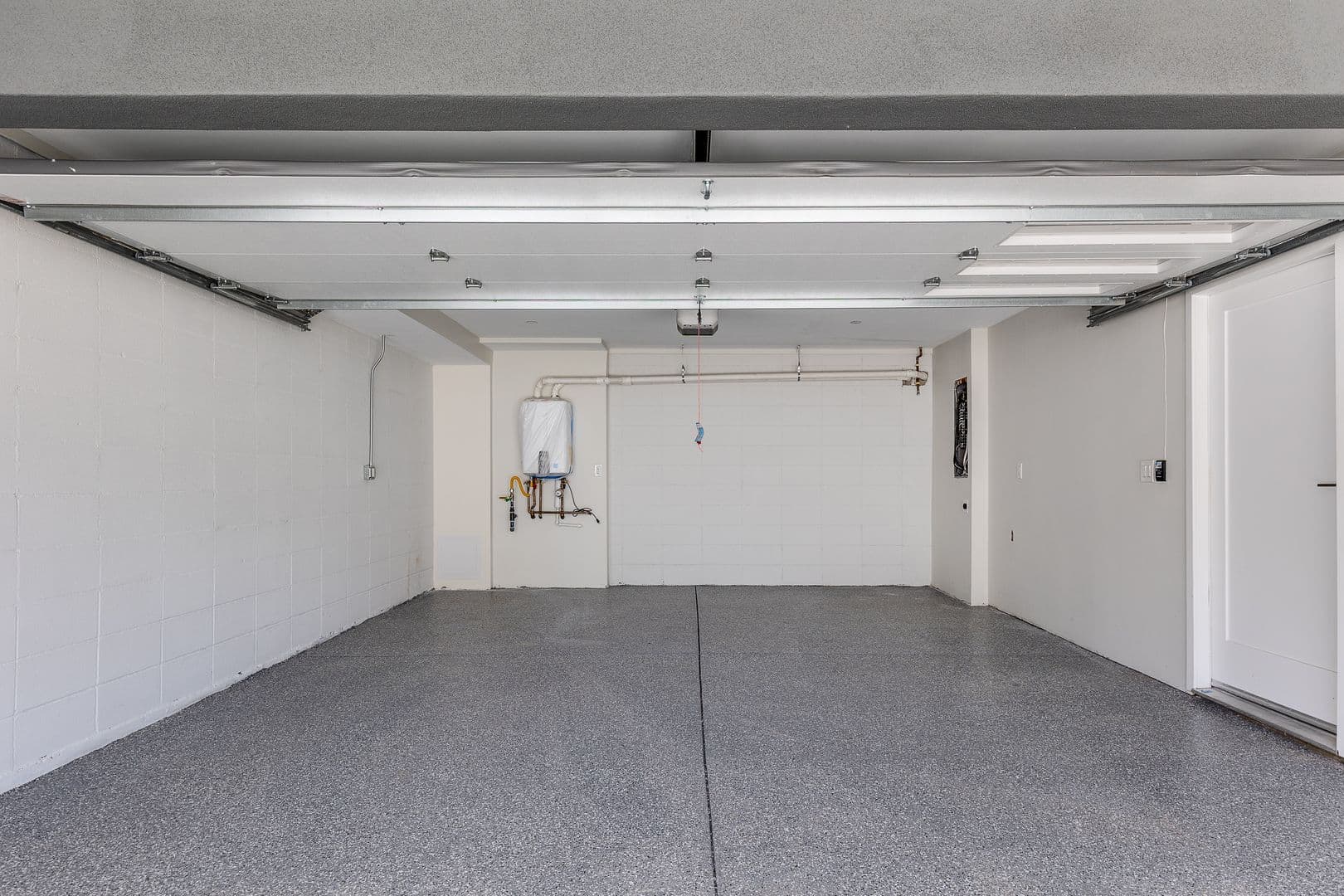 Los Angeles Apartment: 2820 Rowena Ave