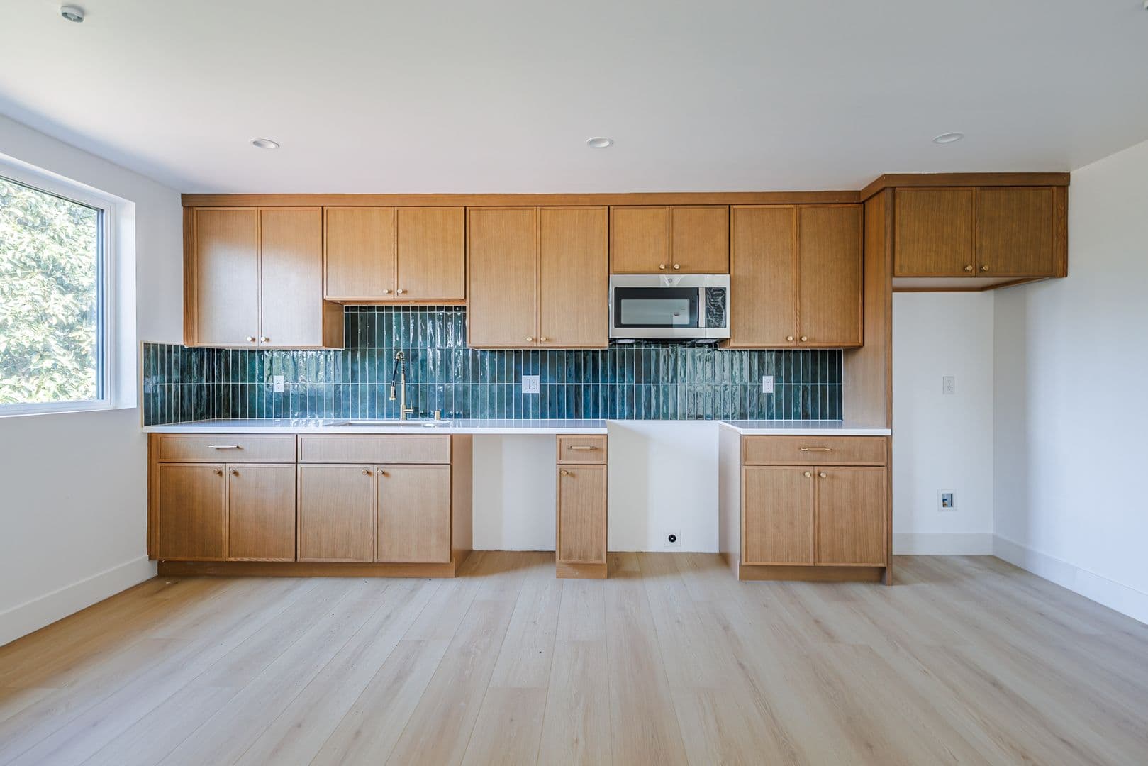 Los Angeles Apartment: 3442 West Blvd