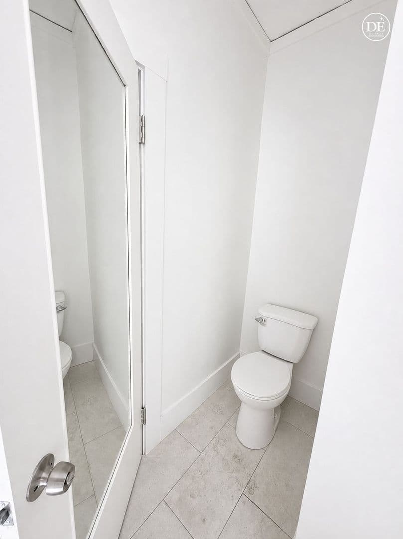 Los Angeles Apartment: 1112 Browning Blvd