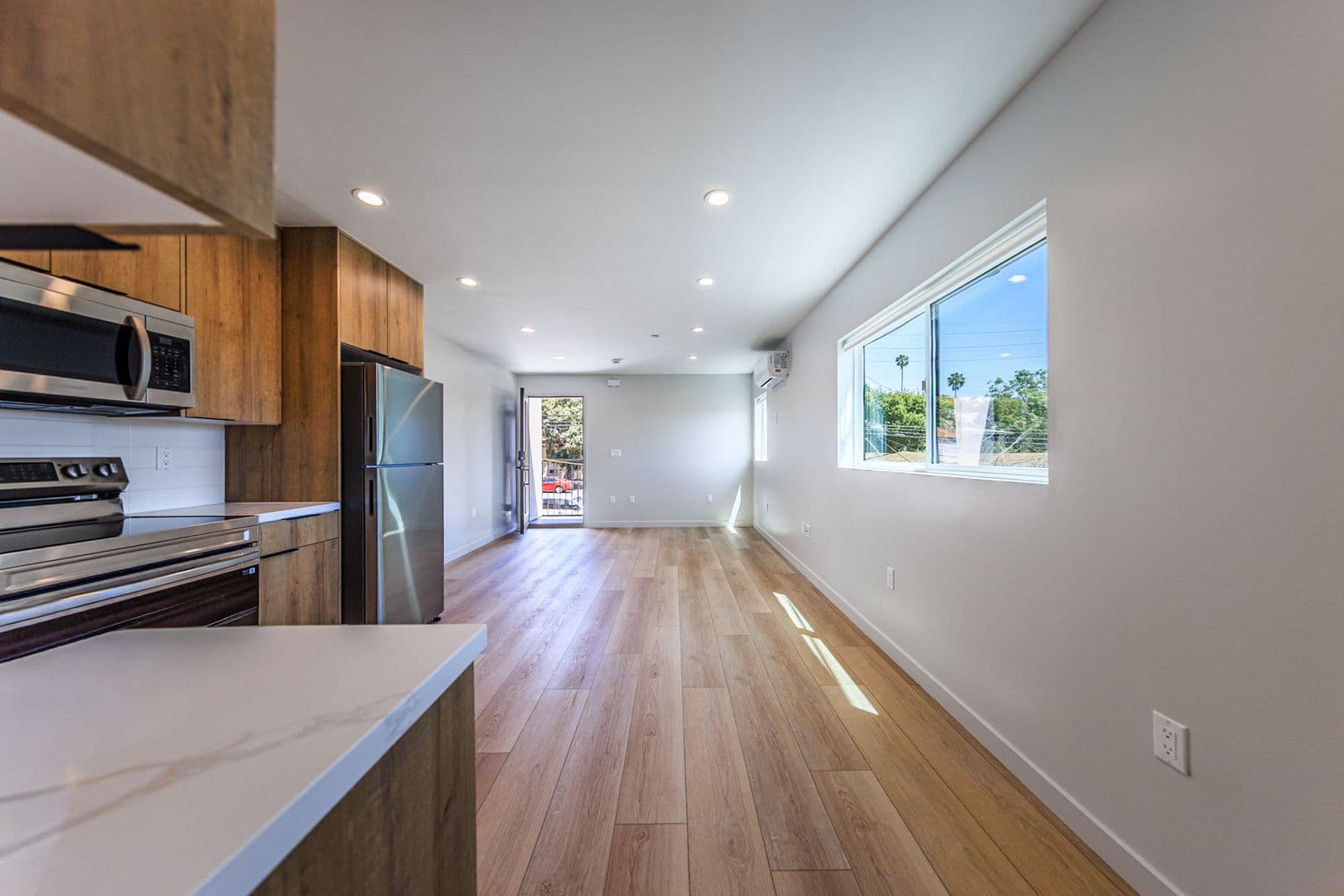 Los Angeles Apartment: 6092 La Prada St