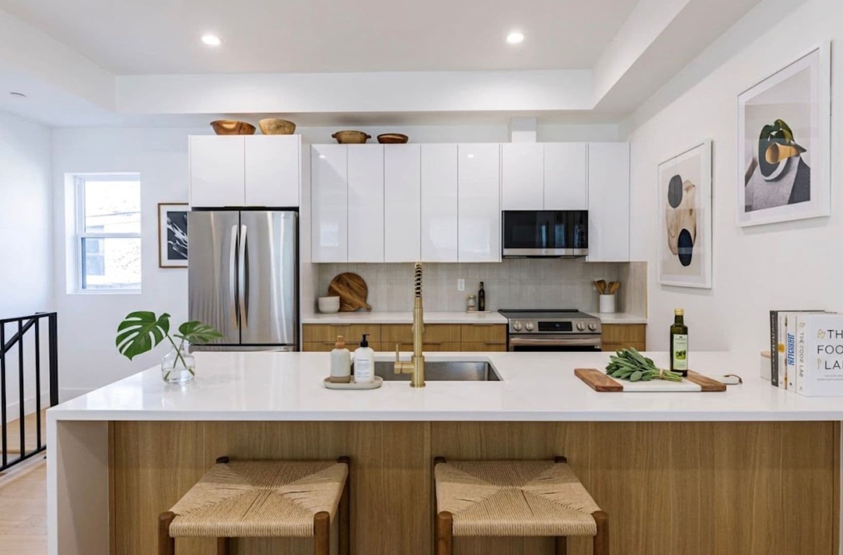 Sherman Oaks Apartment: 5931 Woodman Ave