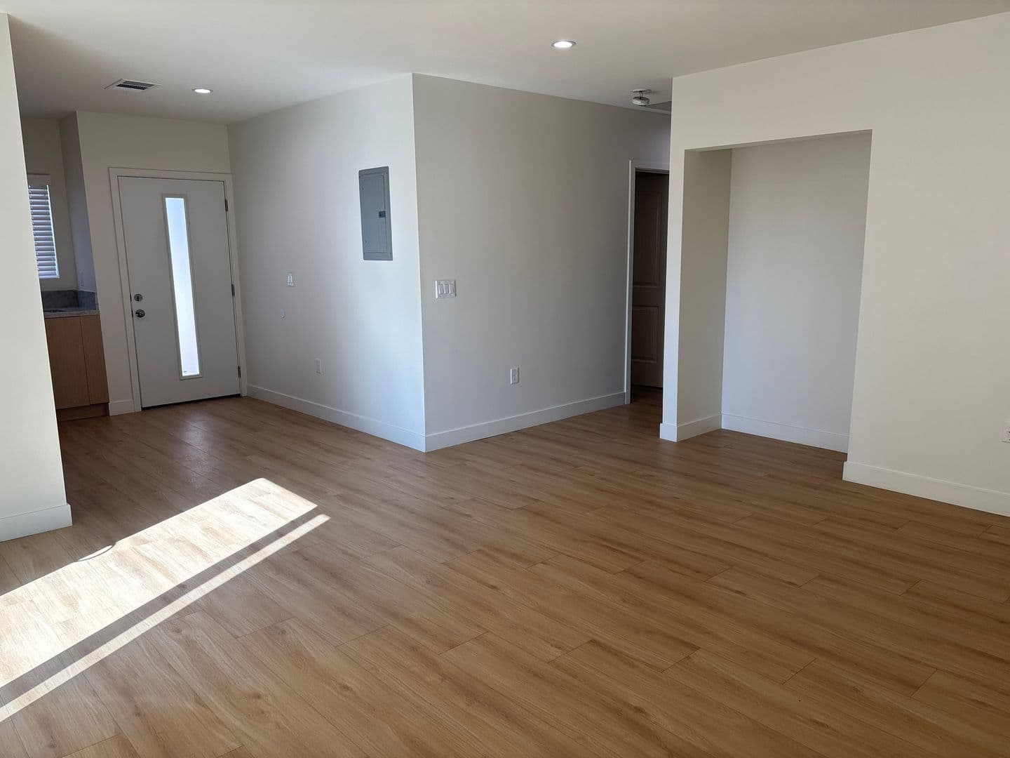 Sun Valley House: 11246 Lull Street