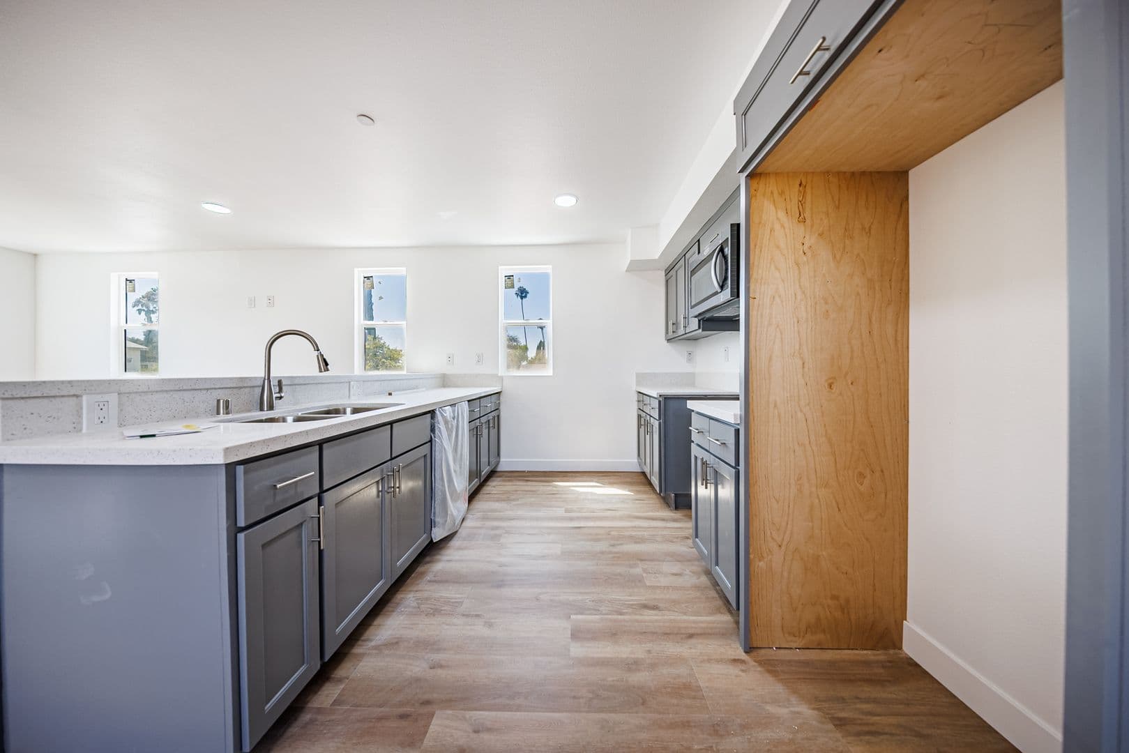 Los Angeles Townhome: 5327 Geer St
