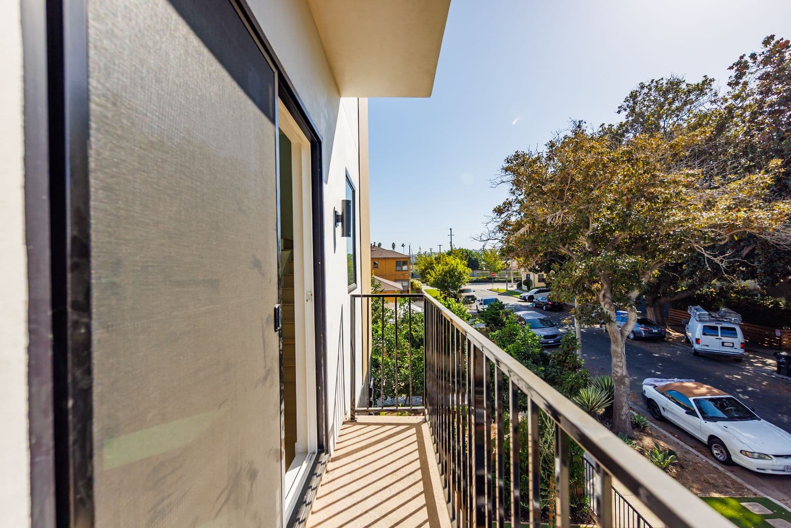 Los Angeles Apartment: 3442 West Blvd